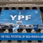 Burford criticó a Donald Trump por respaldar a la Argentina ante la Justicia