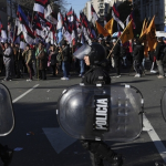 Bullrich criticó a peronistas por no dejar que la policía use los baños del Senado y una rosarina intercedió