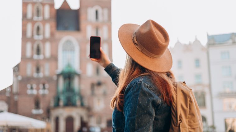 Plus de 13.000 selfies dérobés : vol de données sur une célèbre application de conseil en rencontres amoureuses pour les femmes