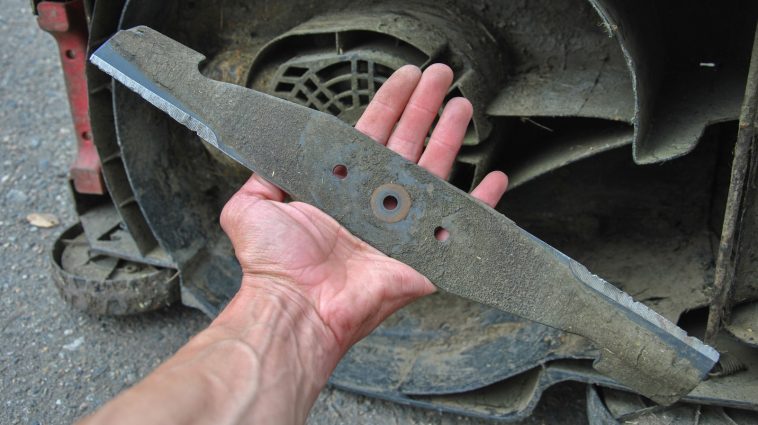 Which Side Of A Lawn Mower Blade Goes Up? (And What Happens If It’s Upside Down)