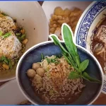 ‘ก๋วยเตี๋ยว’ ท็อป 3 สตรีทฟู้ดถ้วยโปรด ‘รสดี’ ปรุงสูตรน้ำซุปเจาะ 2 แสนร้าน