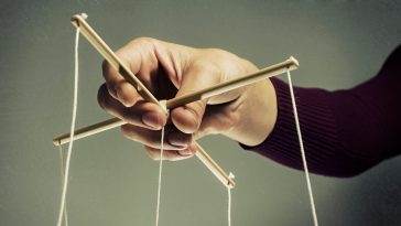 How to Stay on Top of Your Team’s Projects—Without Micromanaging