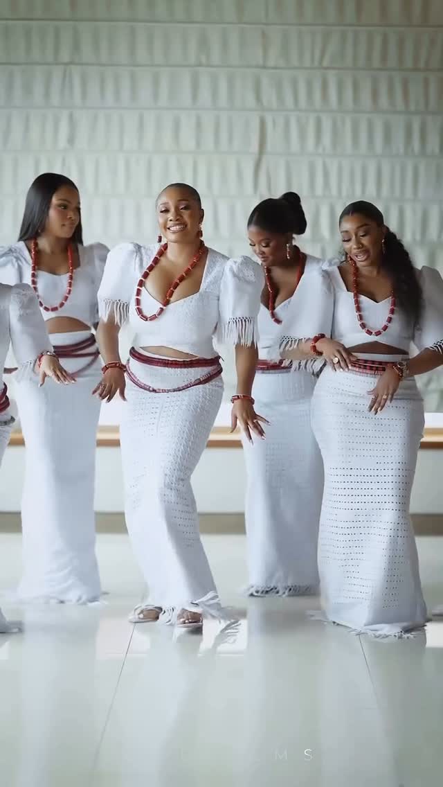 Serving Beauty & Culture – Olivia’s Bridesmaids Were a Whole Vibe