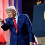 Kaj so pokazali podatki, ki so razkačili Trumpa in povzročili upade na borzah?