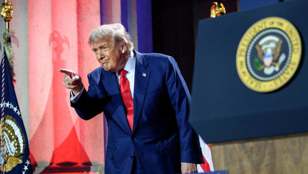 Kaj so pokazali podatki, ki so razkačili Trumpa in povzročili upade na borzah?