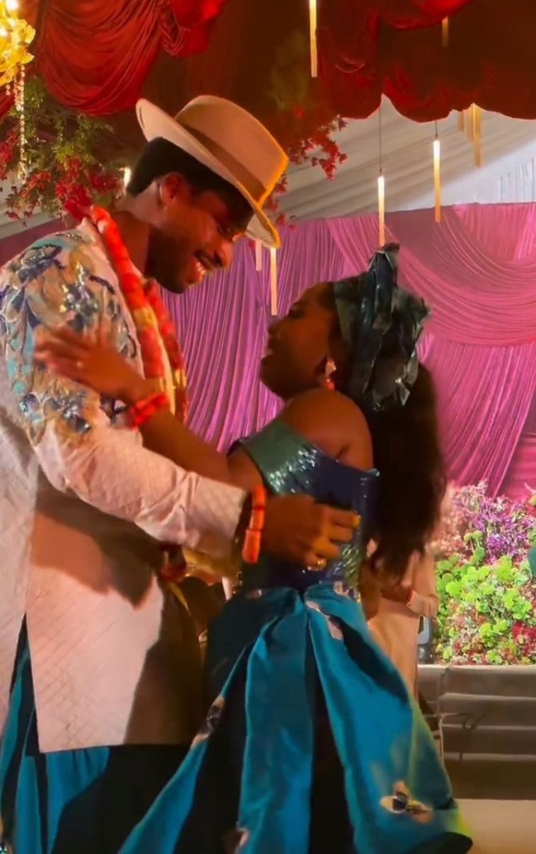 From Forehead to Lips – This Groom’s Kiss Trail is the Sweetest Thing You’ll See Today!