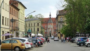 Nowe opłaty za parkowanie w Krakowie. Mieszkańcy zapłacą mniej niż przyjezdni