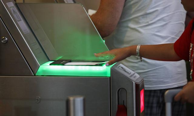 Nie trzeba będzie wyjmować elektroniki z bagażu. Lotnisko Chopina kupuje nowoczesne skanery