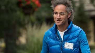 Palantir’s stock gains as ‘bombastic’ AI demand fuels an earnings milestone