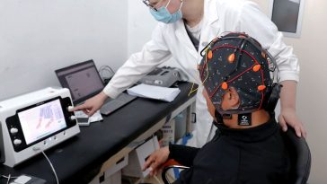 In China’s Brain-Computer Clinics, a Long Wait for a Second Chance