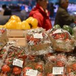 Imballaggi in plastica, il 50% degli italiani abbandona i marchi non green