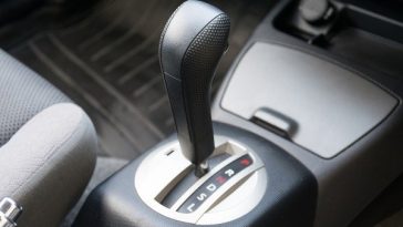 Is It Necessary To Apply The Handbrake Before Turning Off A Car With an Automatic Transmission?