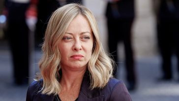 Bloomberg: Meloni vuole limitare presenza Cina in aziende per evitare tensioni con gli Usa