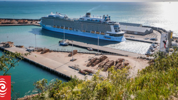 Cruise industry brainstorms over falling foreign visitor numbers