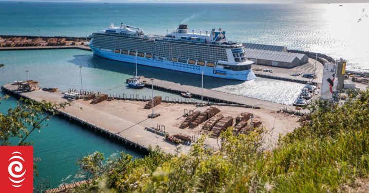 Cruise industry brainstorms over falling foreign visitor numbers