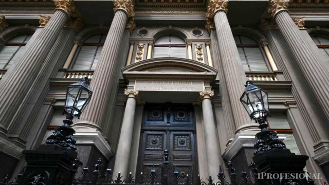 El BCRA convocó a los bancos para explicar las últimas medidas que buscan calmar al mercado