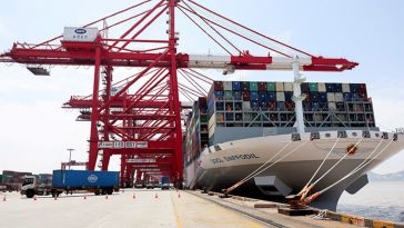 Trgovinski rat pritišće Kinu, industrija i maloprodaja usporavaju