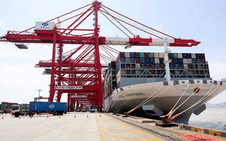 Trgovinski rat pritišće Kinu, industrija i maloprodaja usporavaju