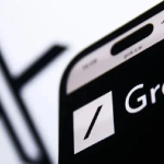 Fuite de conversations de 370 000 utilisateurs sur la plateforme d’IA « Grok »