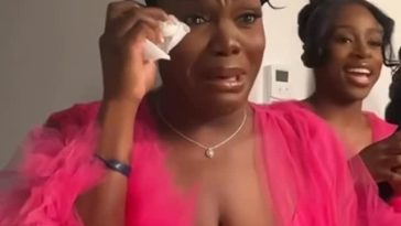 This Bride’s First Look With Her Squad Was a Rush of Beautiful Emotions