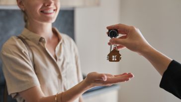 Láncreakciót indíthat az Otthon Start a lakóingatlanok piacán − A tovagyűrűző hatásokról az ingatlanközvetítés csúcsrendezvényén lesz szó