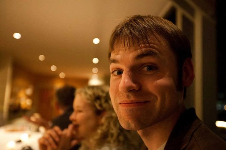 Review: Adrian Holovaty’s ‘Layer Cake’ Is an Irresistibly Joyful Acoustic Confection