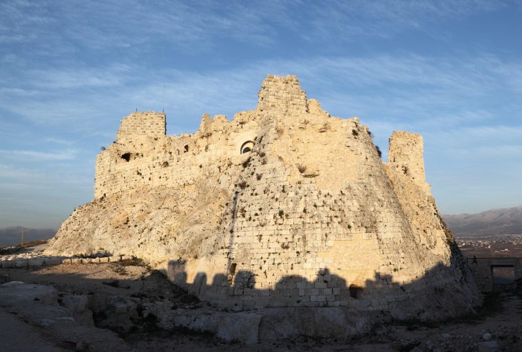 Israël dit avoir frappé des sites du Hezbollah près du château de Beaufort, dans le sud du Liban