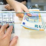 Eddig tartotta magát a forint, elindult a gyengülés