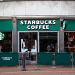 Starbucks променя визията си в опит да стане пак уютно място (снимки)