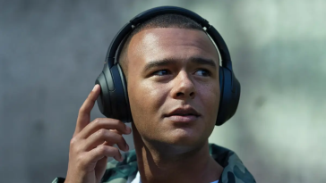 Sonys still-relevant WH-1000XM4 headphones are under $200