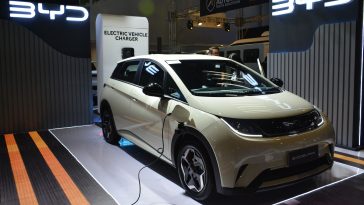 Canadian government looking at dropping Chinese EV tariff