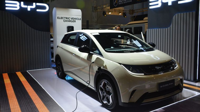 Canadian government looking at dropping Chinese EV tariff