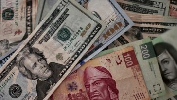 Peso mexicano retrocede tras alcanzar su mejor nivel en más de un año