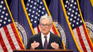 Recorta Fed 25 pb a la tasa y perfila dos bajas más en el año