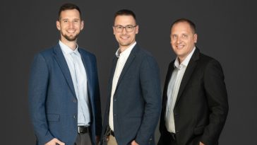 Obrazujemo ljude, razvijamo rješenja i provodimo ih u stvarnom svijetu