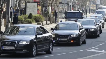 STIŽE 30 AUTOMOBILA: Najskuplje limuzine za Lendu i Stojanovića