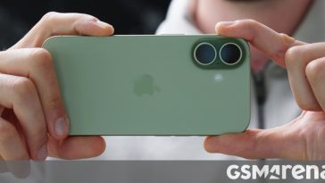 Apple iPhone 17 in for review