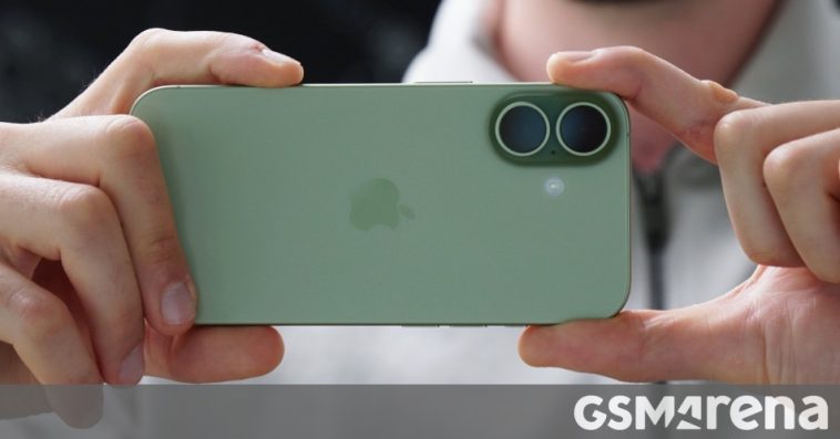 Apple iPhone 17 in for review