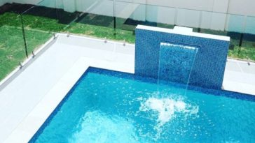 Why Oahu Resorts Struggle with Pool and Spa Glass Stains