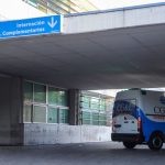 Un joven intentó salir por la ventana de su casa, se cortó el cuello y murió en el Heca