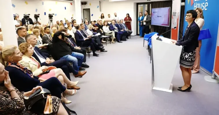 PORUKA MARTE KOS: EU daje sedam miliona eura za medije i civilno društvo, njihovo “ućutkivanje” slabi društvo