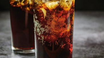 Woman hospitalized with pain and vomiting—diet soda cured her