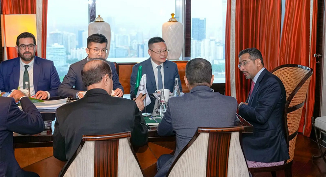 Alkhorayef discusses high-value industry localization with Chinese firms