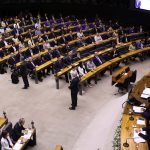 EUA sem indicadores oficiais, isenção de IR e falas do Fed: os destaques hoje