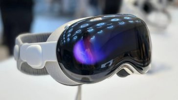 Apple Says ‘Oh Shit’ and Reportedly Pivots to Chasing Meta’s Smart Glasses