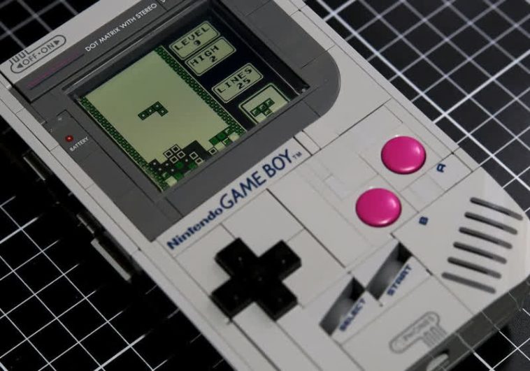 Modder turns Lego Game Boy into a fully working console