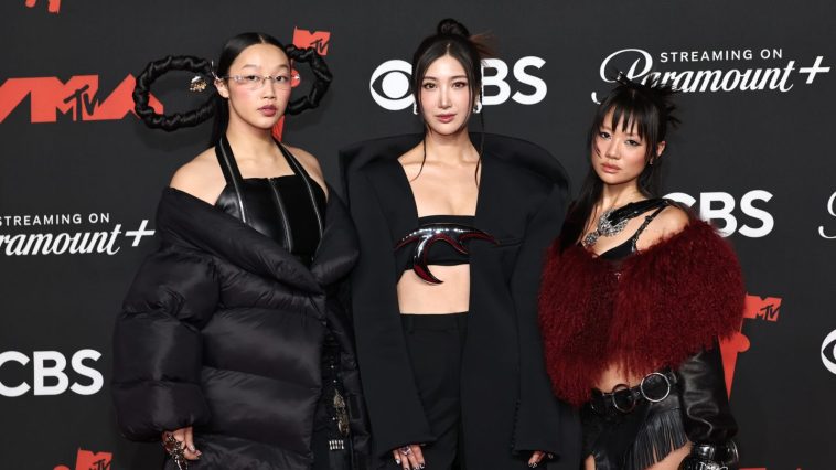 ‘KPop Demon Hunters’ Singers Make Surprise ‘SNL’ Appearance With First-Ever “Golden” Performance