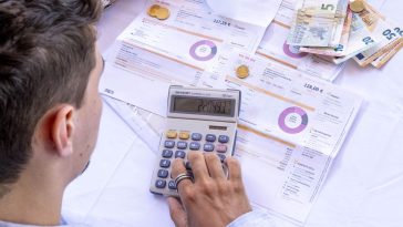 Bollette più trasparenti ma slitta il cambio fornitore in 24 ore: ecco tutte le ultime novità