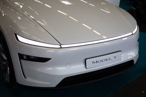 Te modele mają ożywić sprzedaż Tesli. Koncern Muska prezentuje tańsze wersje swoich bestsellerów