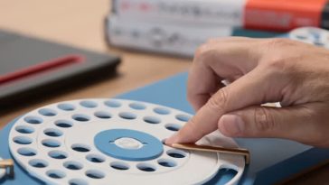 Google Japan adapts rotary phone design for quirky new keyboard
